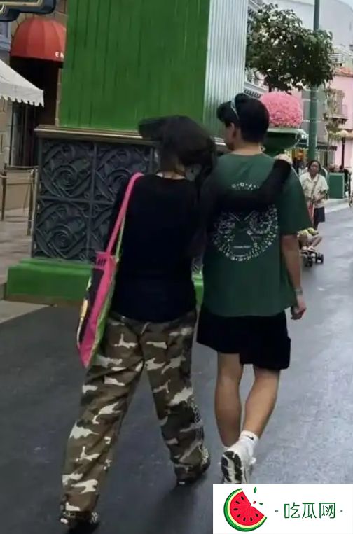 張柏芝罕見與大兒子同框，17歲謝振軒帥氣似翻版謝霆鋒