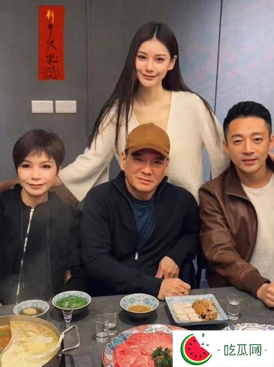 馬筱梅爸媽真實身份被扒，梅媽以前賣早餐，年輕時候的照片曝光
