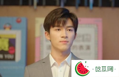 王星越年齡怎么這小改小年齡了嗎(王星越為什么15歲上大學(xué))