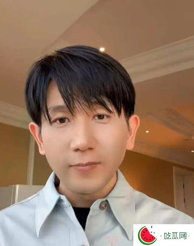 前腳趙麗穎剛被曝光戀情，后腳馮紹峰就有新動作，陳曉徹底輸了